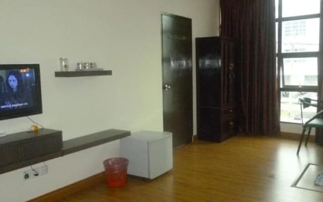 G Six Hotel - photo 3