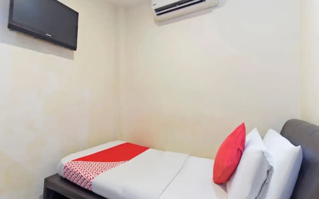 OYO 124 Hotel Seniman Sentul - photo 4