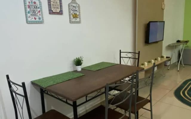 Private Studio Viana Court Service Apartment 1 with private parking - photo 2