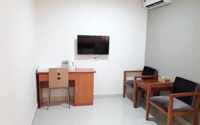 Hotel O Night Queen salak Tinggi - photo 4