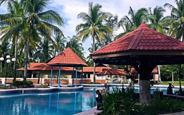 Western Beach Resort - photo 4