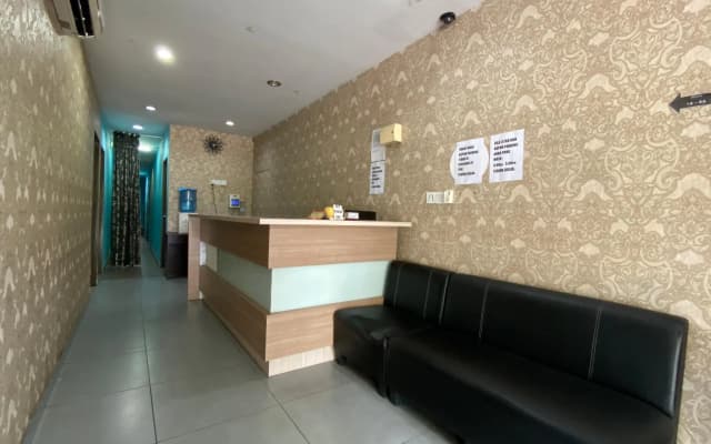 OYO 89760 Harmoni Inn Hotel - photo 2