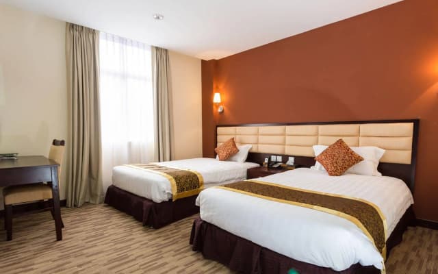 Hallmark Crown Hotel - photo 3