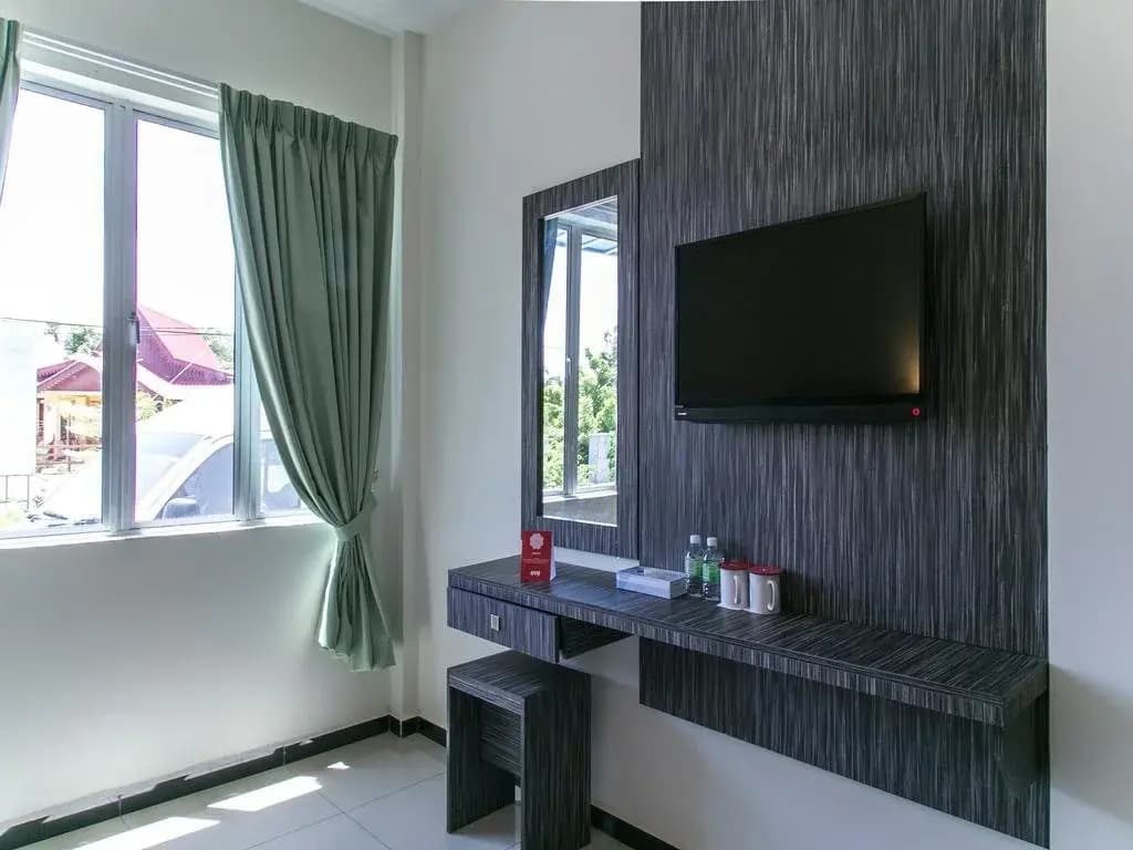 OYO Premium Jalan Pantai Tengah - photo 4