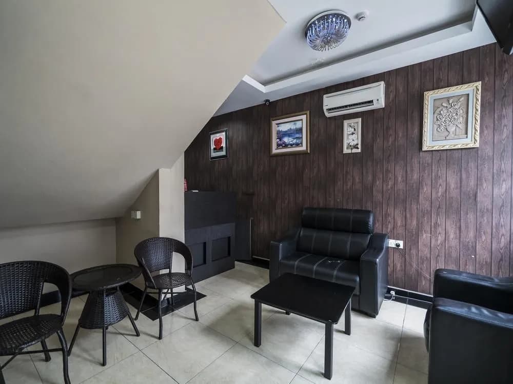 OYO 191 ML Inn Hotel - photo 11