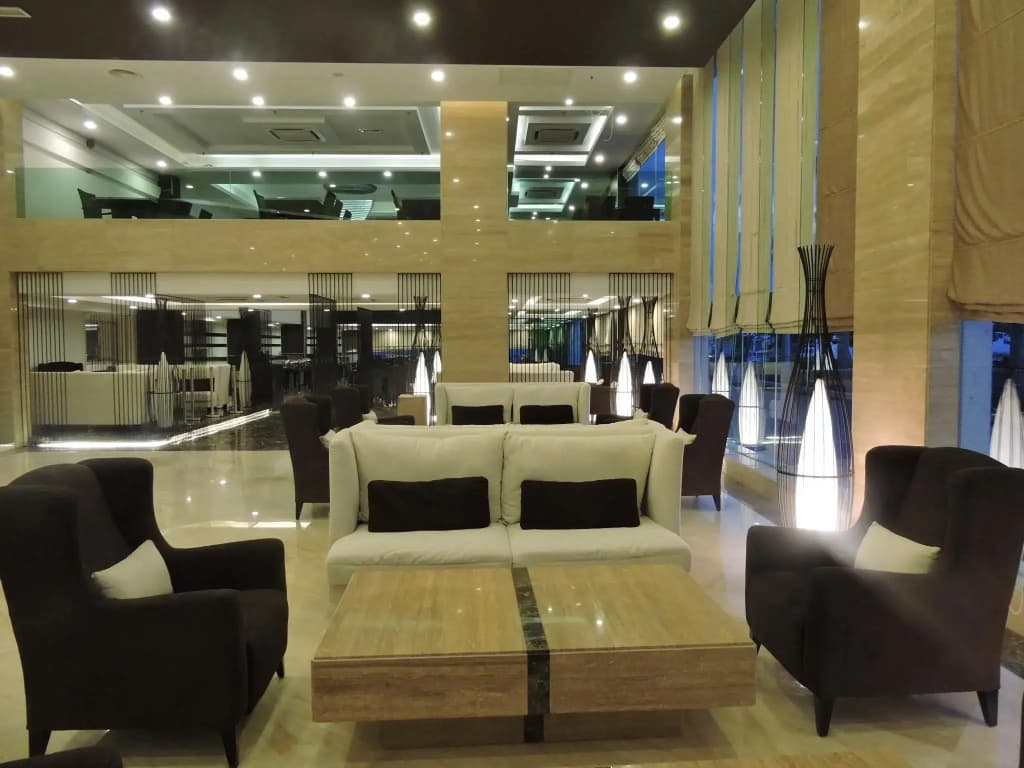 Royale Signature Hotel - main photo