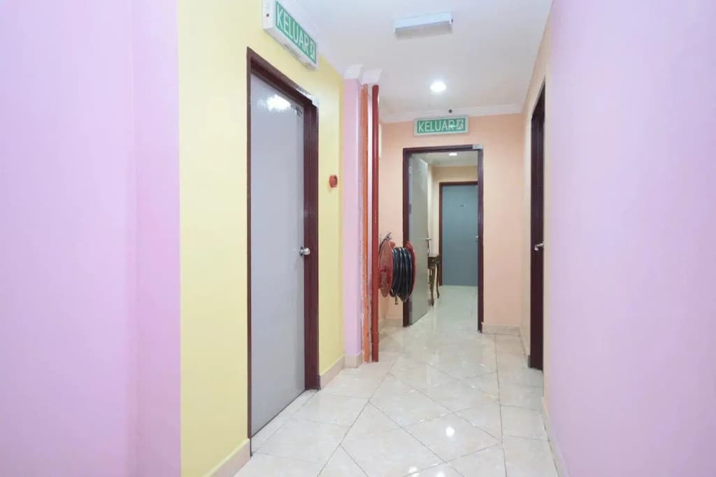 OYO 892 Hotel Grand Nadia - photo 9