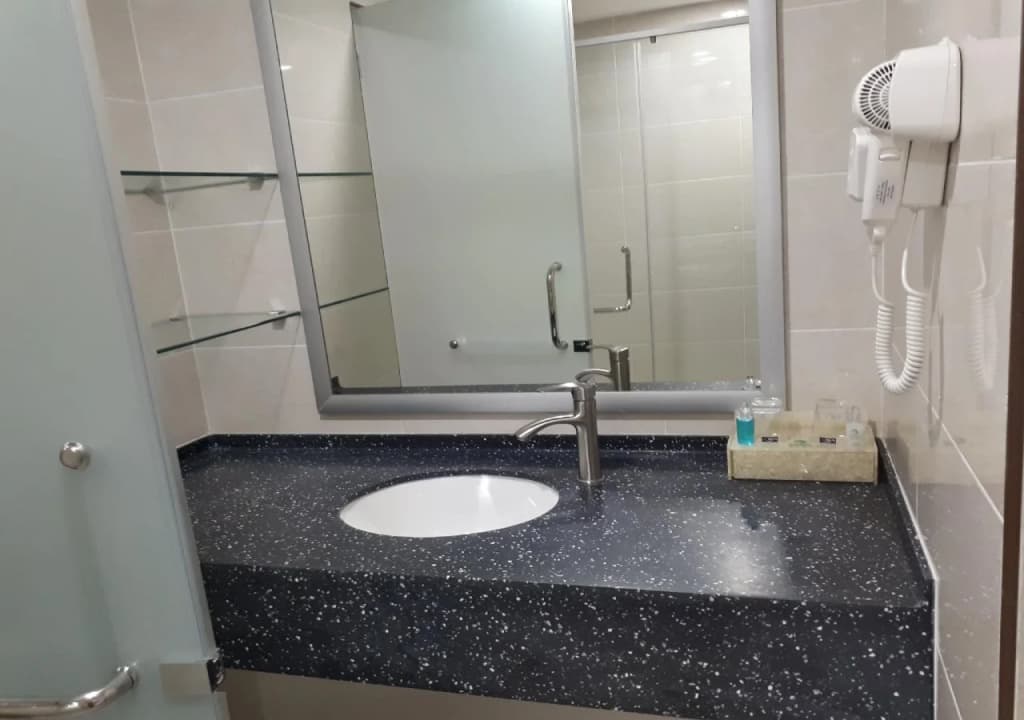 Hotel Holmes Gelang Patah - photo 6