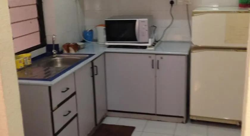 Menzan @ Bayu Emas Apartment - photo 7
