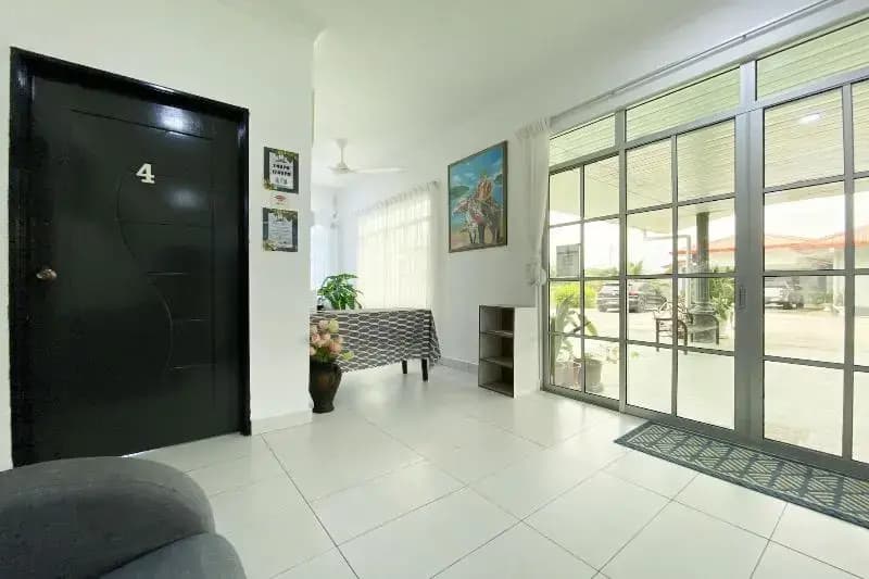 OYO 90230 Dh Residence - photo 13