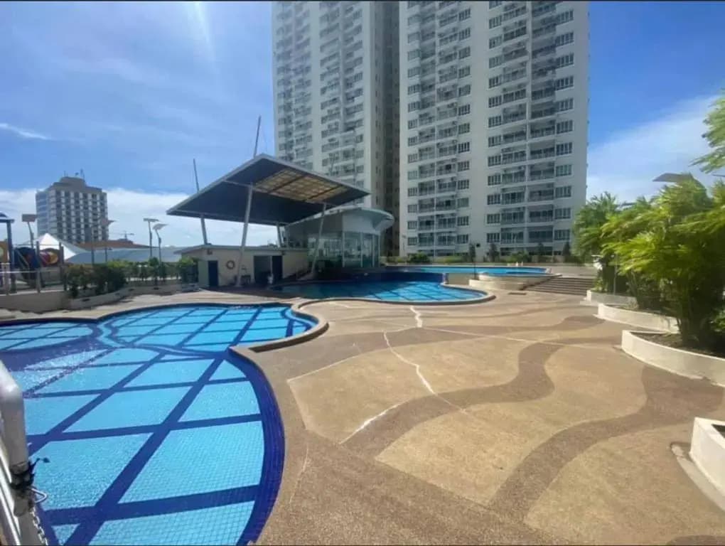 One Borneo Condominium 3bedroom with pool - photo 6