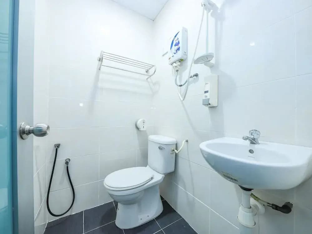 OYO 89842 Hotel 22 Northport - photo 9
