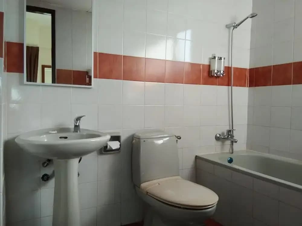 Likas Deluxe 3 Bedroom Apartment - photo 7