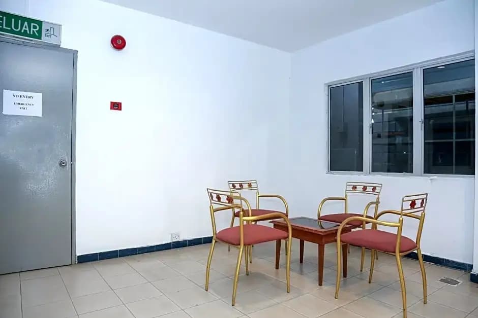 Capital O 89876 Safari Hotel - main photo