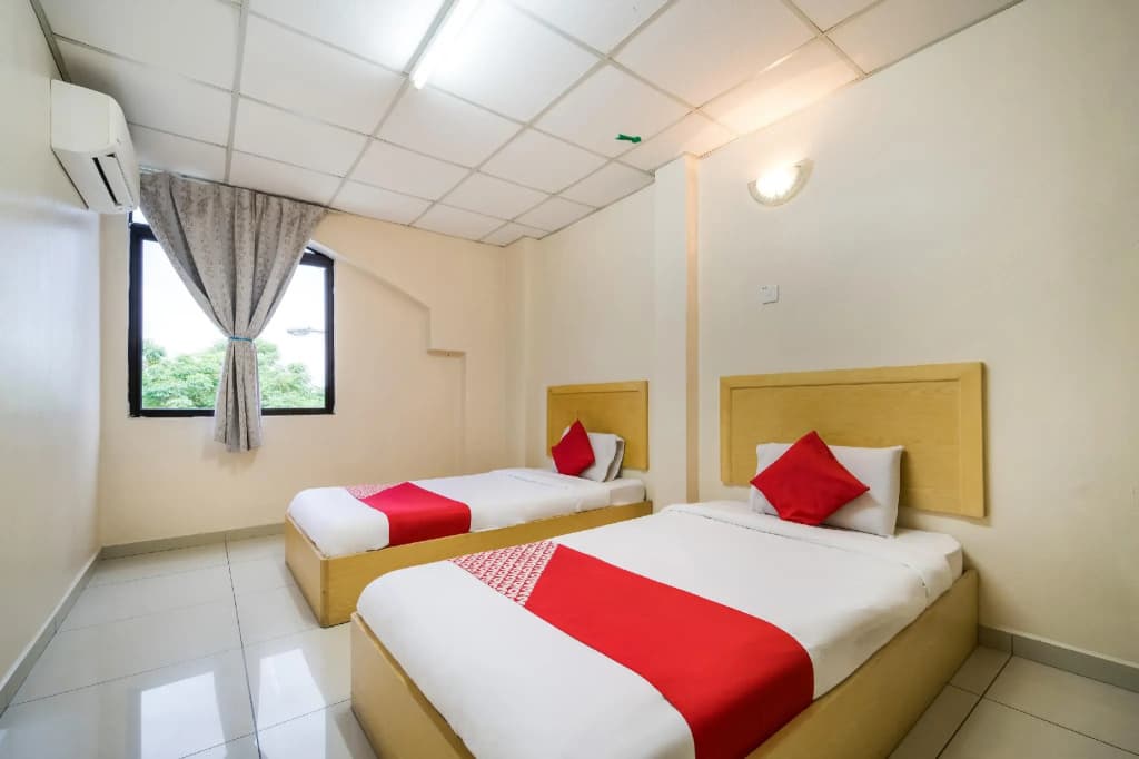 OYO 301 River Inn Hotel - photo 2