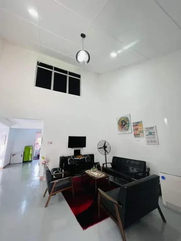 Vhey’s Guests House - photo 3