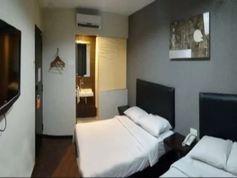 Hotel CIQ Taman Desa Tebrau - photo 5