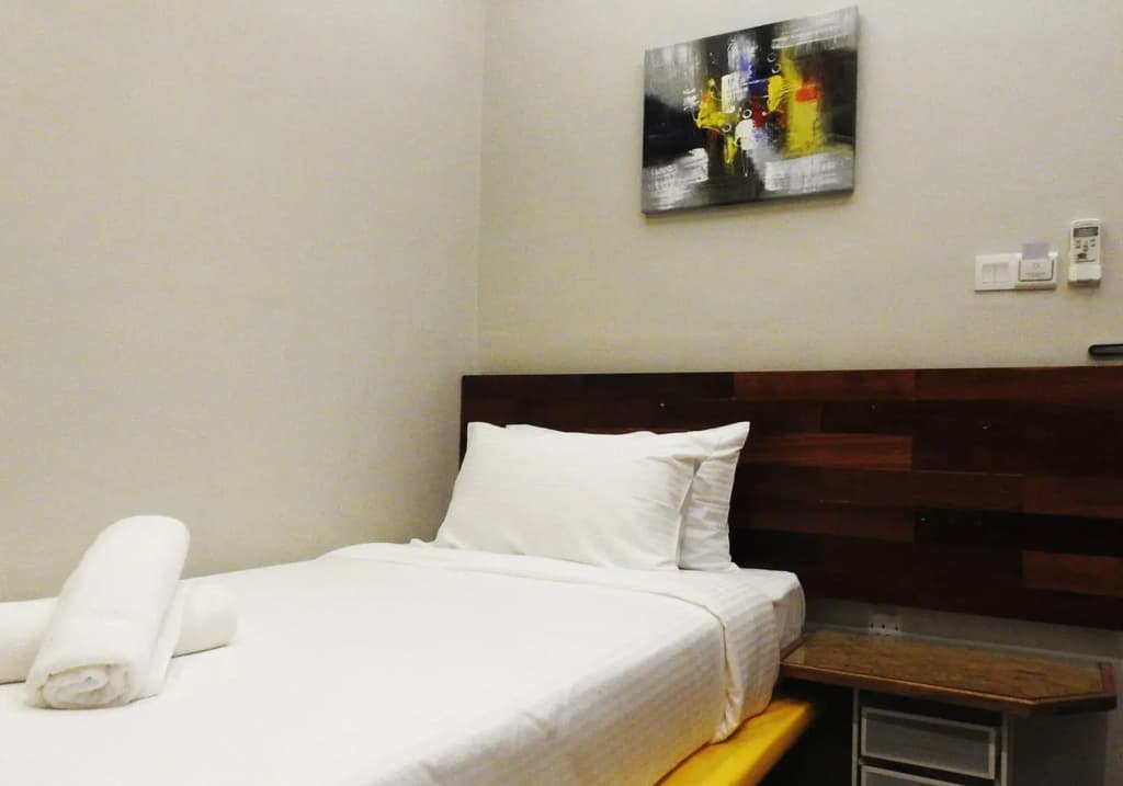 The Riverbank Hotel - photo 3