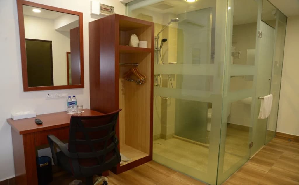 Elegant Hotel - photo 7