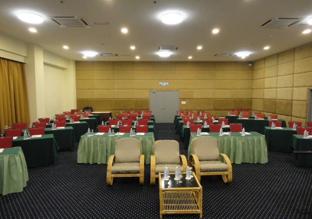 The Pavilion Hotel - photo 16