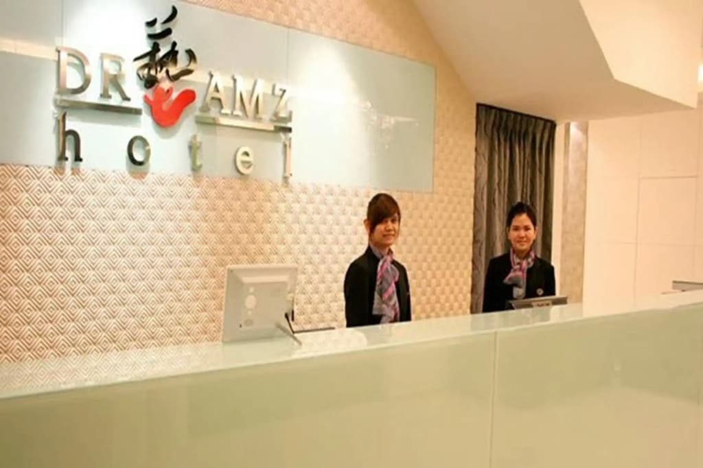 Hotel Zamburger Plaza Mahkota - photo 16