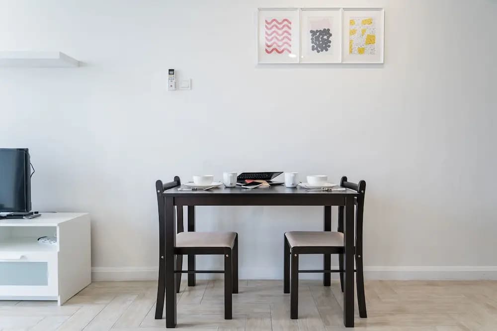 OYO Home 44050 Essential Studio Empire Marriot - photo 10