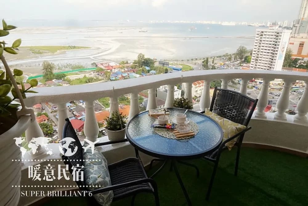 Private Suite with Balcony Gurney Drive - photo 13