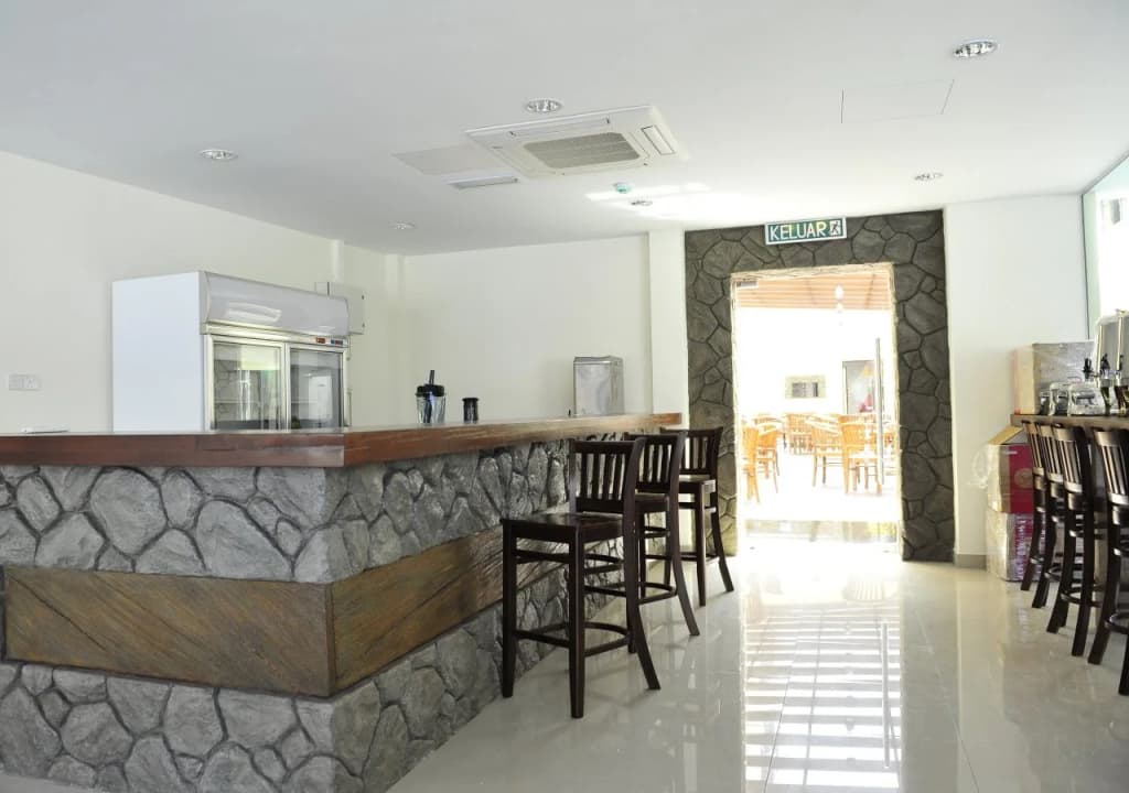 Hallmark Express Hotel - photo 13