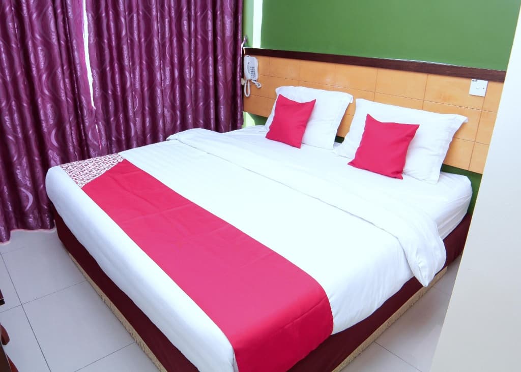 OYO 44054 Holiday Mansion Inn - photo 3