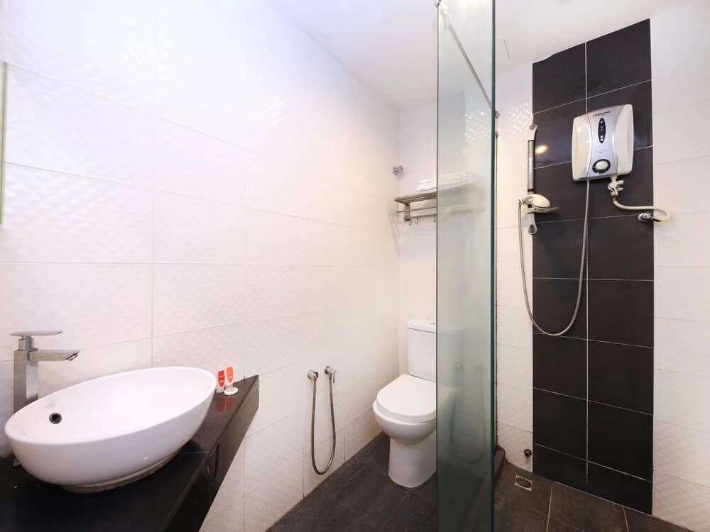 Marvelton Hotel by OYO Rooms - photo 9