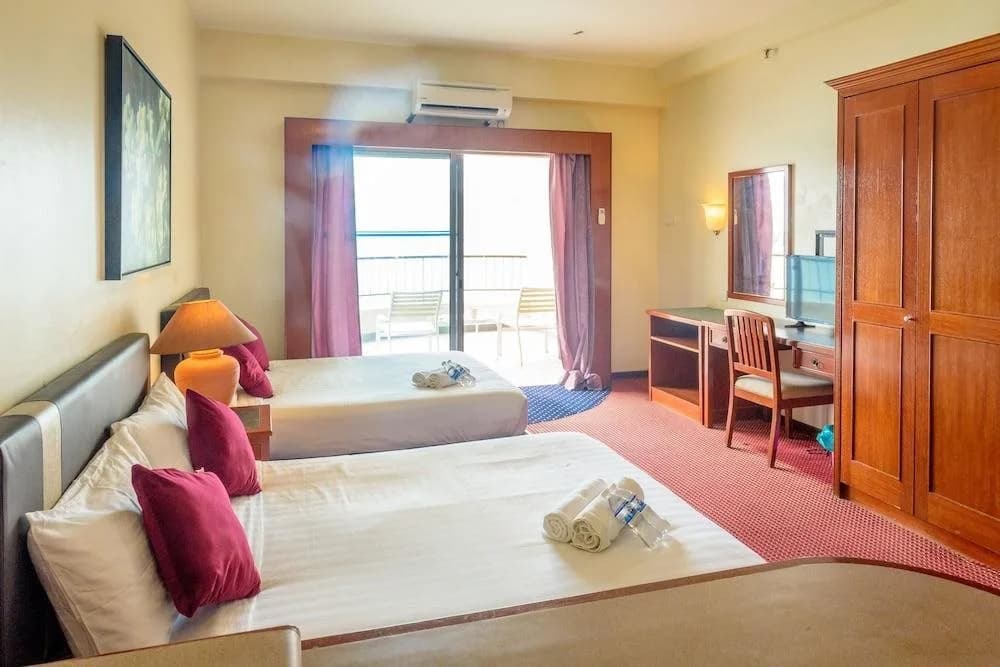 H Beach Suite at Rainbow Paradise Beach Resort - photo 6