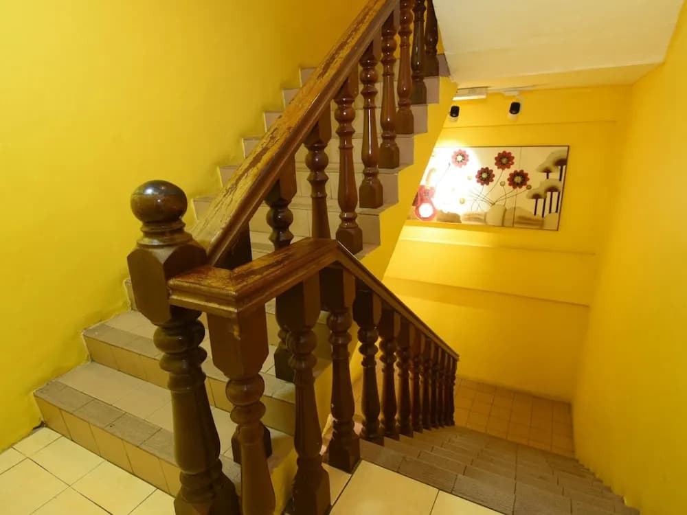 OYO 89627 Hotel Sarina - photo 11