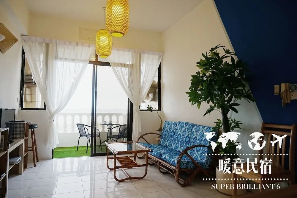 Private Suite with Balcony Gurney Drive - photo 2