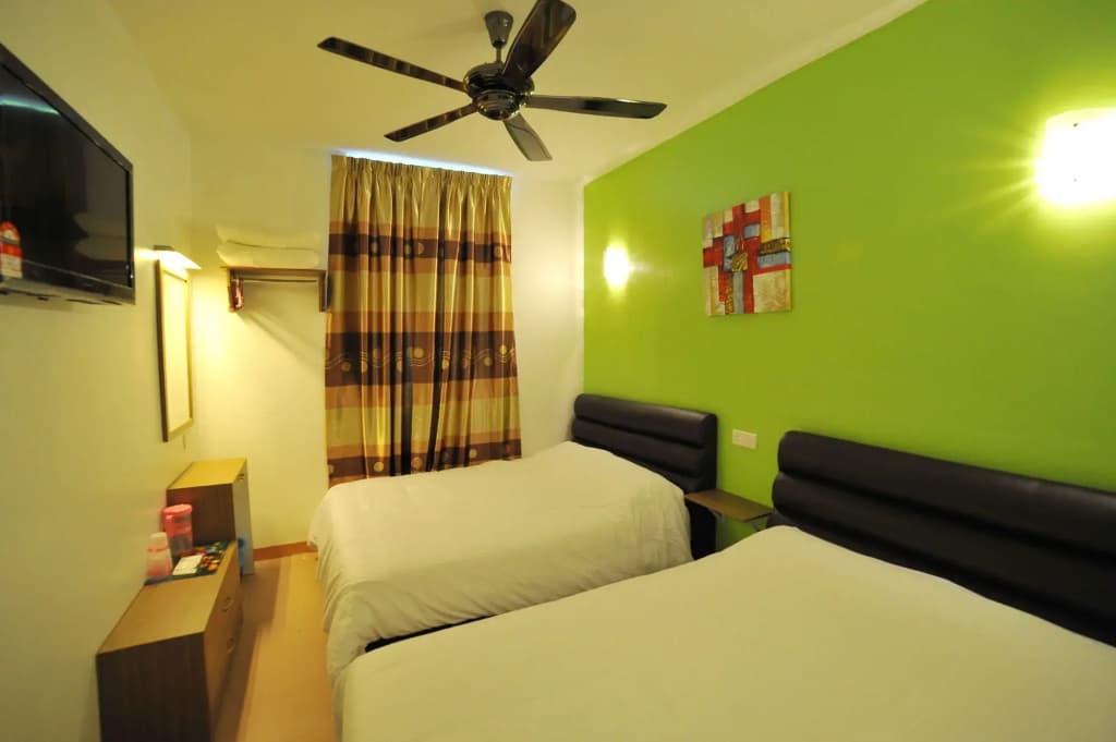 OYO 850 Gold Star Hotel - photo 3