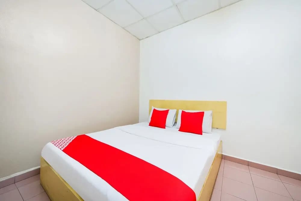 CP Hotel by OYO Rooms - photo 6