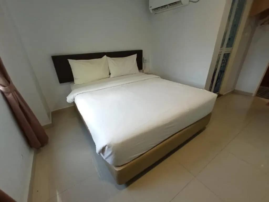 Room V Jalan Megat by Secom - photo 3