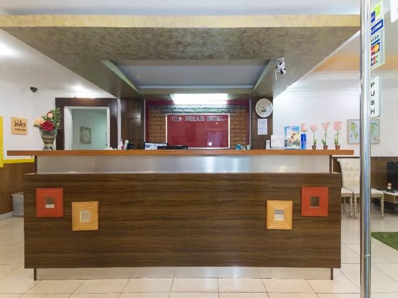 OYO 587 The Dream Hotel - photo 2