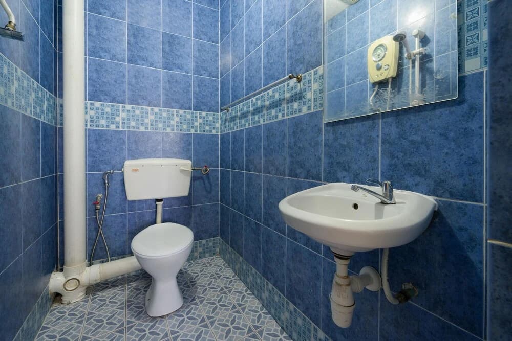 CP Hotel by OYO Rooms - photo 9