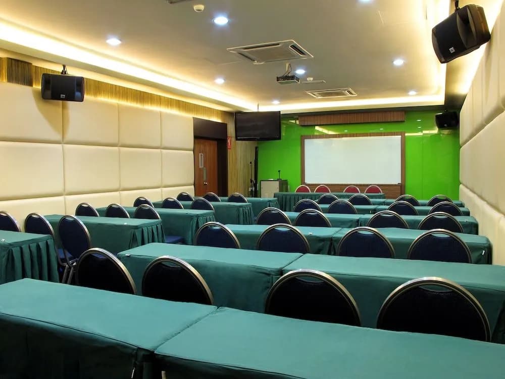Eight Days Boutique Hotel Permas Jaya - photo 10