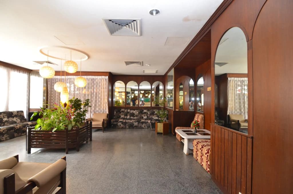 Oriental Hotel - photo 2