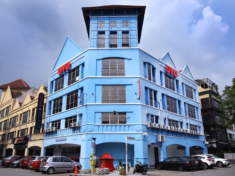 OYO 43963 T-Signature Hotel - main photo