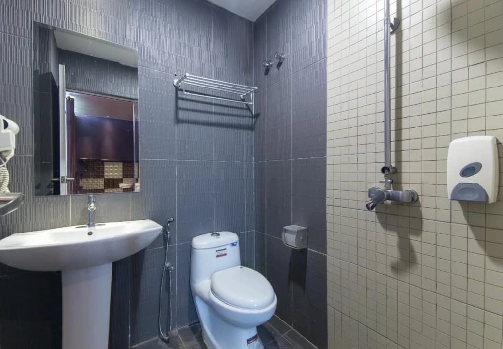 OYO 763 Tazara Hotel - photo 8