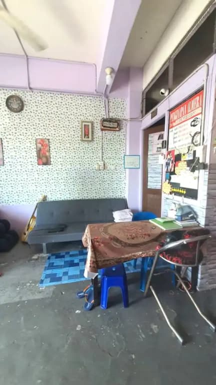 Hotel O Penginapan Almera - photo 12