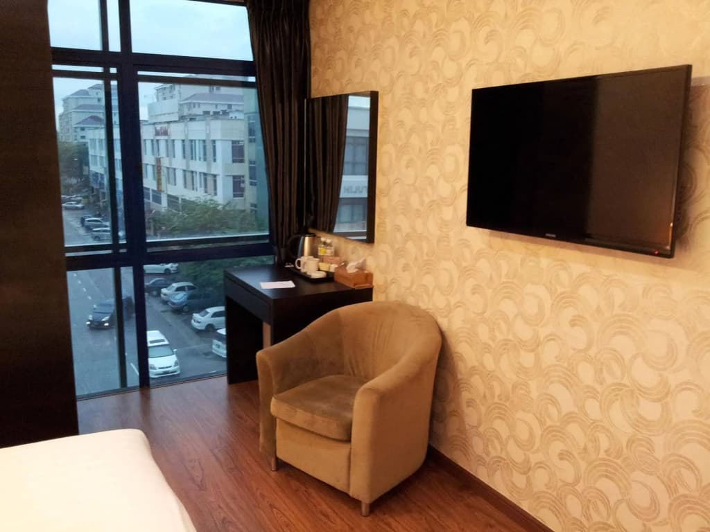 Capital O 91074 Grand World Hotel - photo 4
