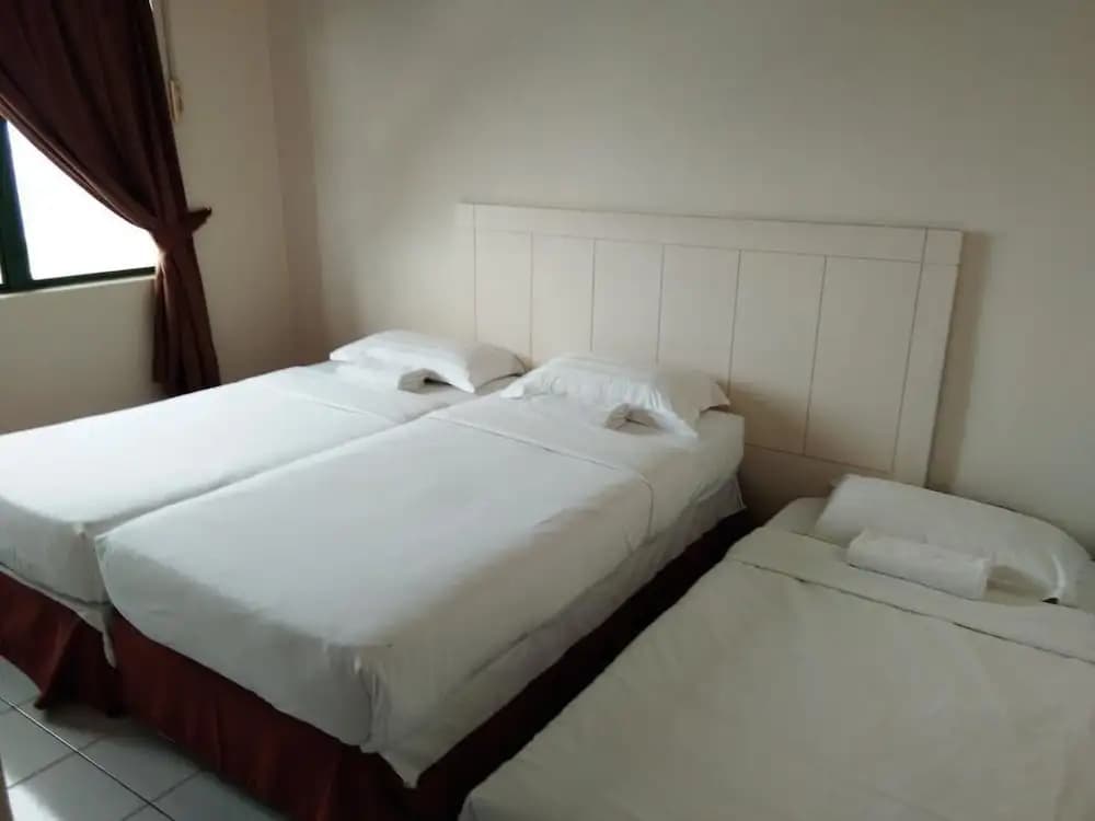 Likas Deluxe 3 Bedroom Apartment - photo 2
