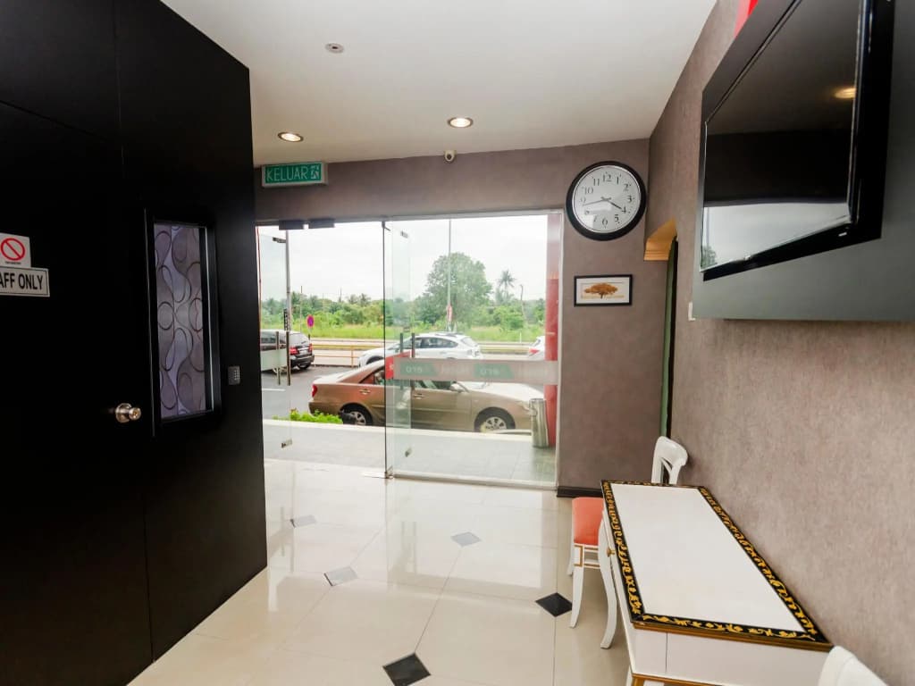 OYO 624 Aero Hotel - photo 4