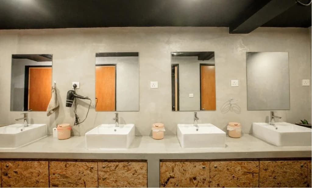 Homy Seafront Hostel - photo 9