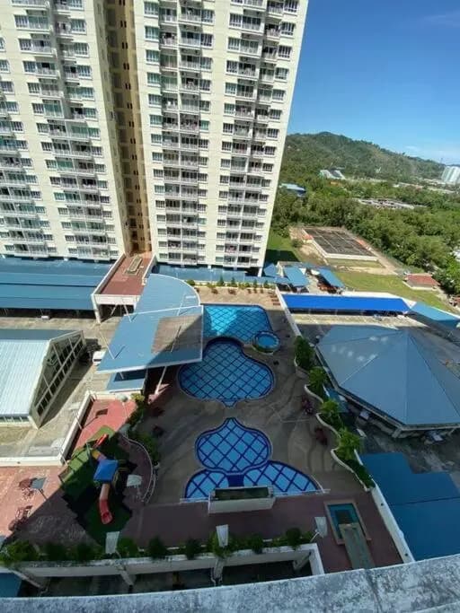 One Borneo Condominium 3bedroom with pool - photo 8