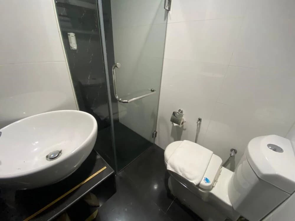Capital O 90447 Hotel Ezzyhome Kebun Teh - photo 7