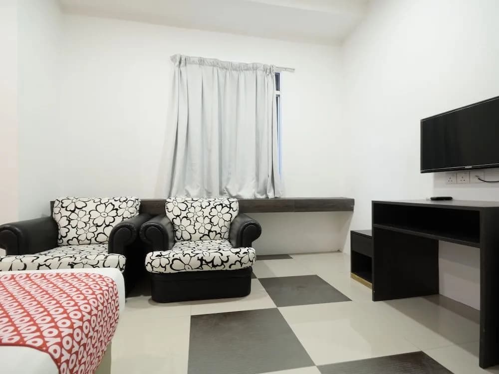 OYO 818 Hotel 11 - photo 5